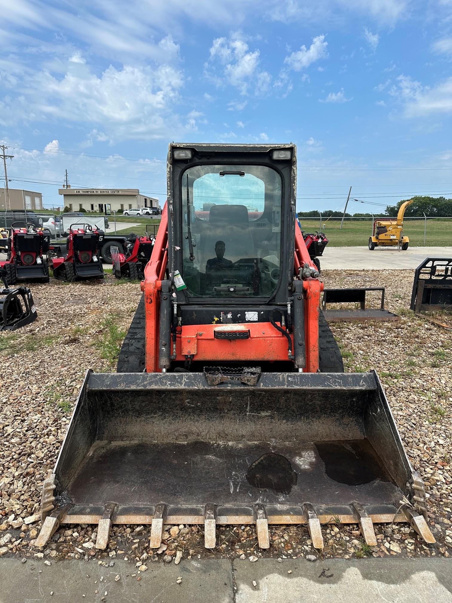 Used Equipment Sales RUBBER TRACK SKID-STEER UNILOADER in Oak Grove MO